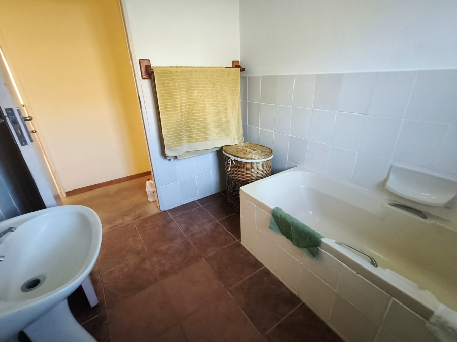 3 Bedroom Property for Sale in Wavecrest Eastern Cape